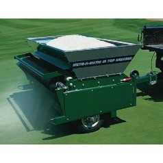 球場(chǎng)專(zhuān)供拖掛式覆沙機(jī)  覆沙機(jī)工作環(huán)境